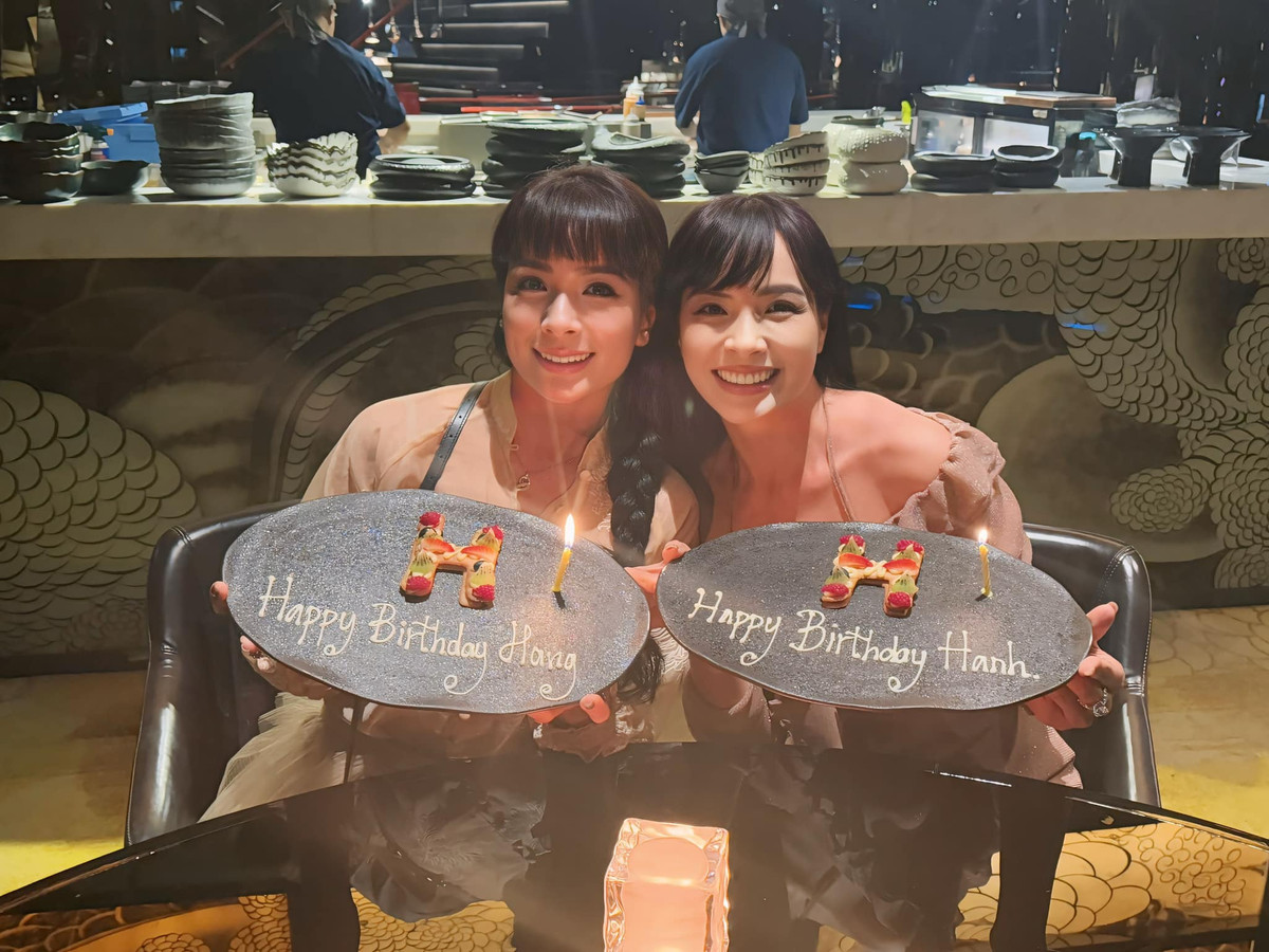 Chị em cựu mẫu Thuý Hằng - Thuý Hạnh đón tuổi mới. Ảnh: Bui Thuy Hang