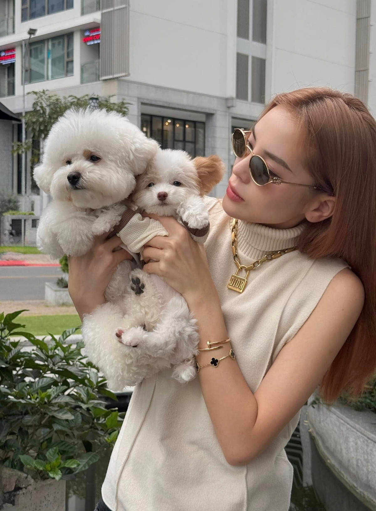 Hoa hậu Kỳ Duyên khoe ảnh chụp với cún cưng. Ảnh: FB Nguyen Cao Ky Duyen