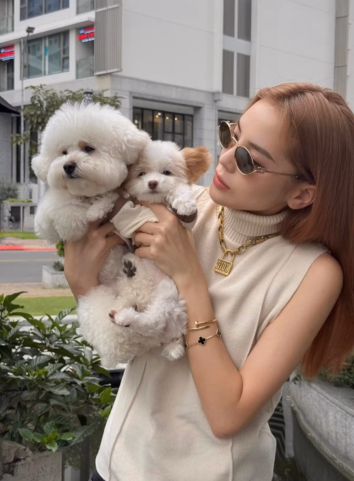 Hoa hậu Kỳ Duyên khoe ảnh chụp với cún cưng. Ảnh: FB Nguyen Cao Ky Duyen