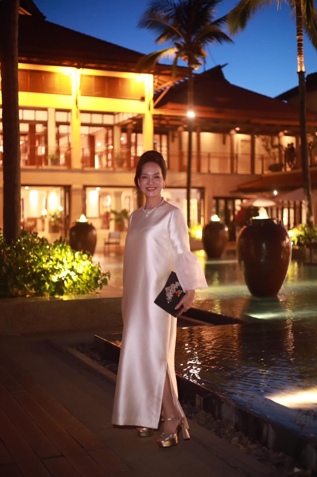 Nữ nghệ sĩ là một trong những biểu tượng nhan sắc của điện ảnh Việt Nam, luôn biết cách giữ gìn vẻ ngoài trẻ trung, rạng rỡ. Ảnh: FB NSND Lê Khanh