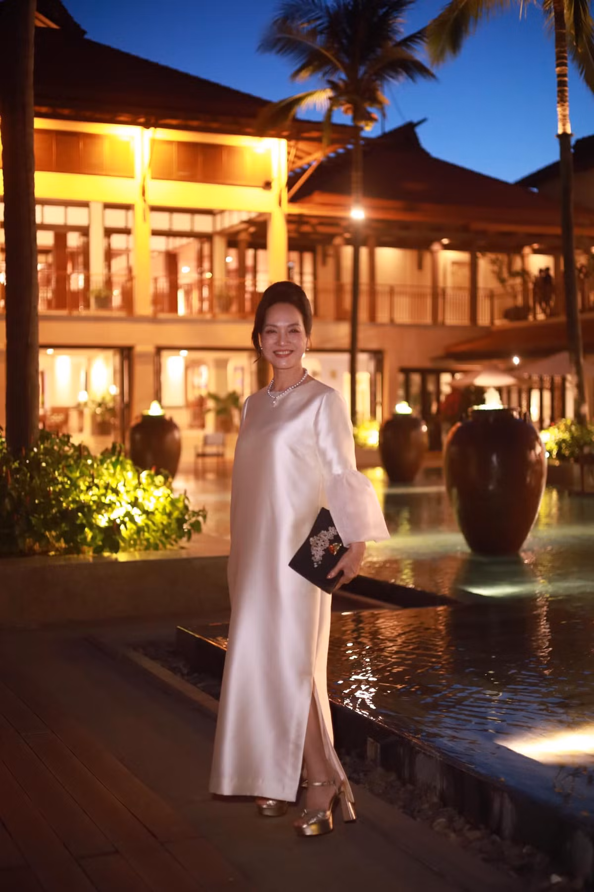 Nữ nghệ sĩ là một trong những biểu tượng nhan sắc của điện ảnh Việt Nam, luôn biết cách giữ gìn vẻ ngoài trẻ trung, rạng rỡ. Ảnh: FB NSND Lê Khanh