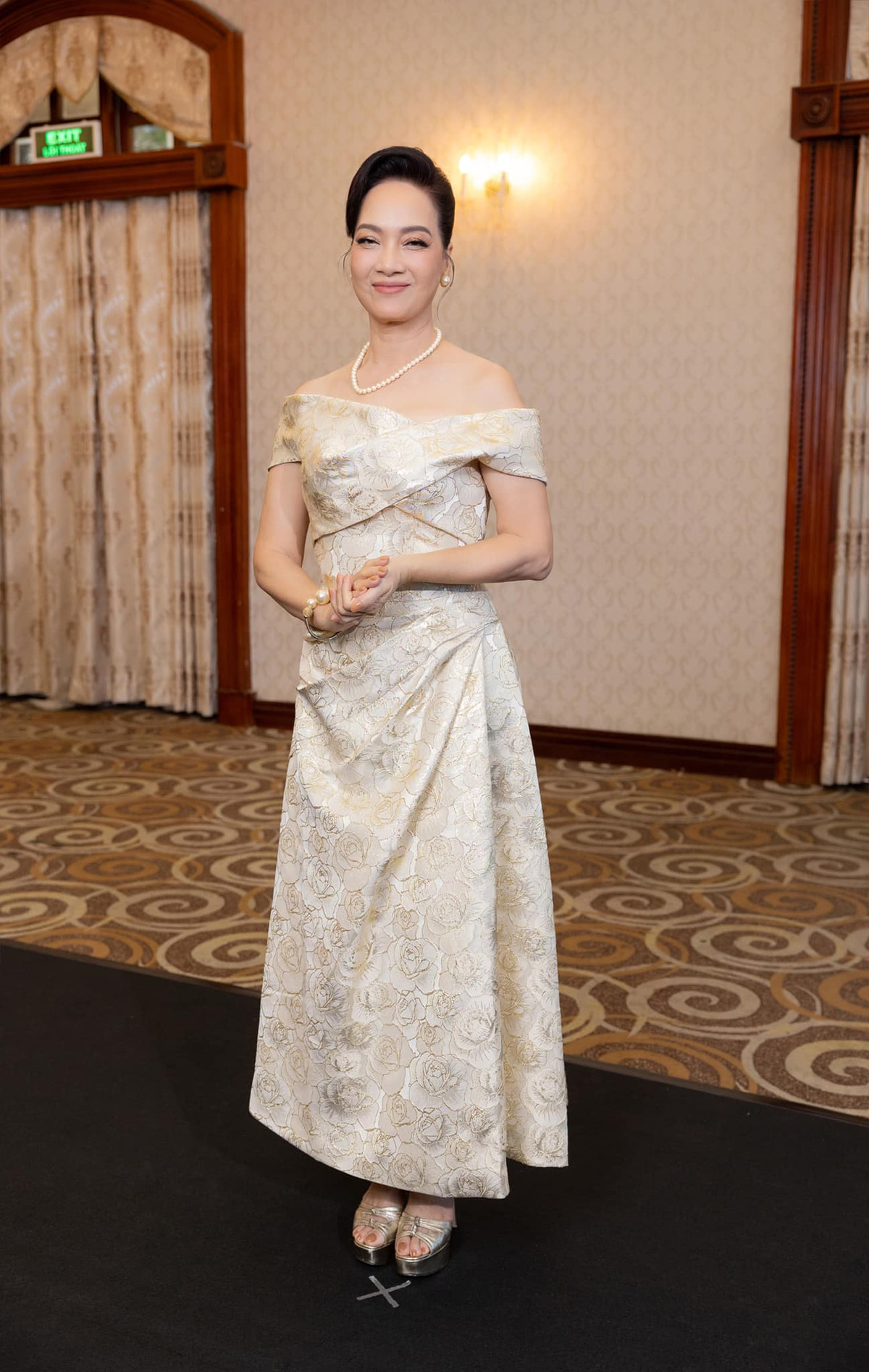 Ngoài diễn xuất, NSND Lê Khanh còn là giám khảo quen thuộc của các cuộc thi sắc đẹp, liên hoan phim... Ảnh: FB NSND Lê Khanh