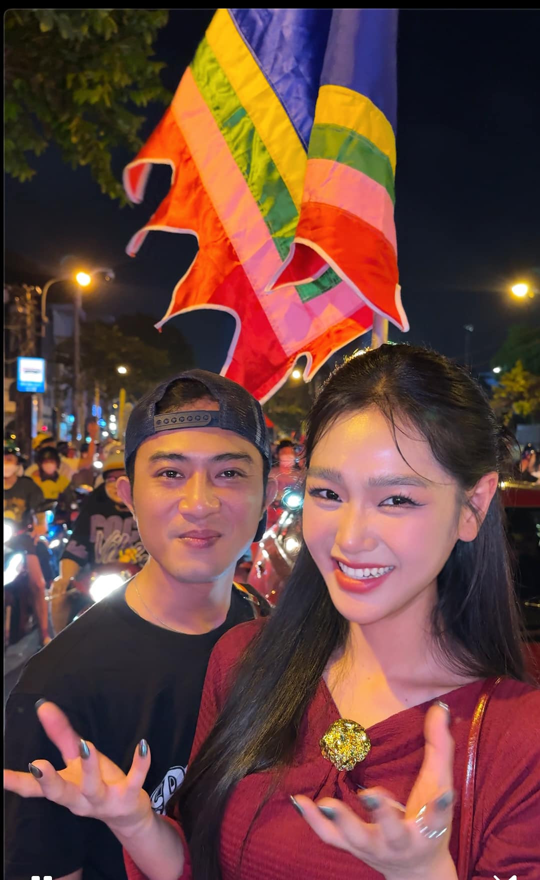 Cù Thị Trà đi "bão" cùng Doãn Quốc Đam. Ảnh: FB Cù Thị Trà