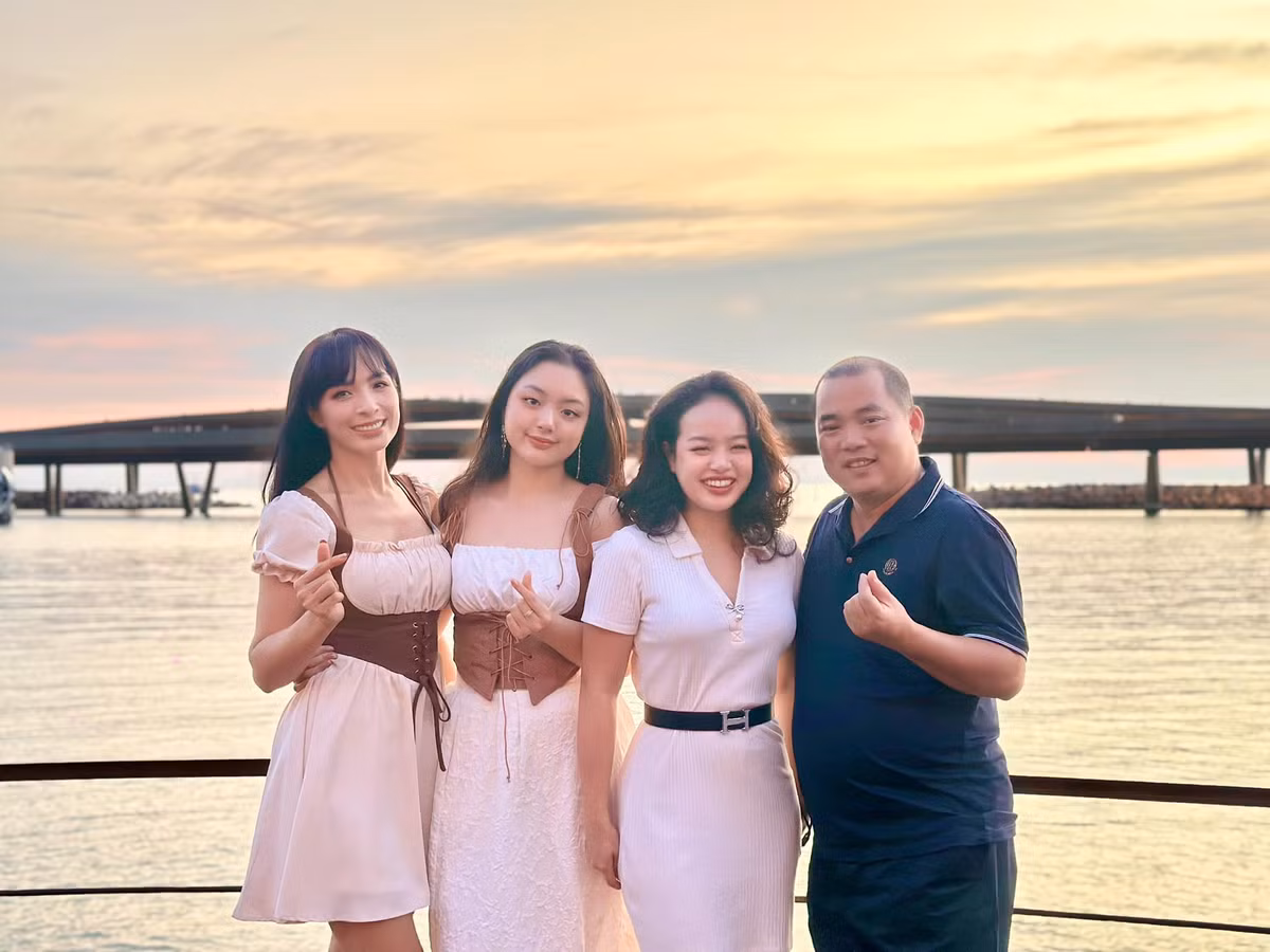 Gia đình cựu siêu mẫu Thuý Hạnh cùng nhau đón năm mới tại Phú Quốc. Ảnh: FB Bui Thuy Hanh