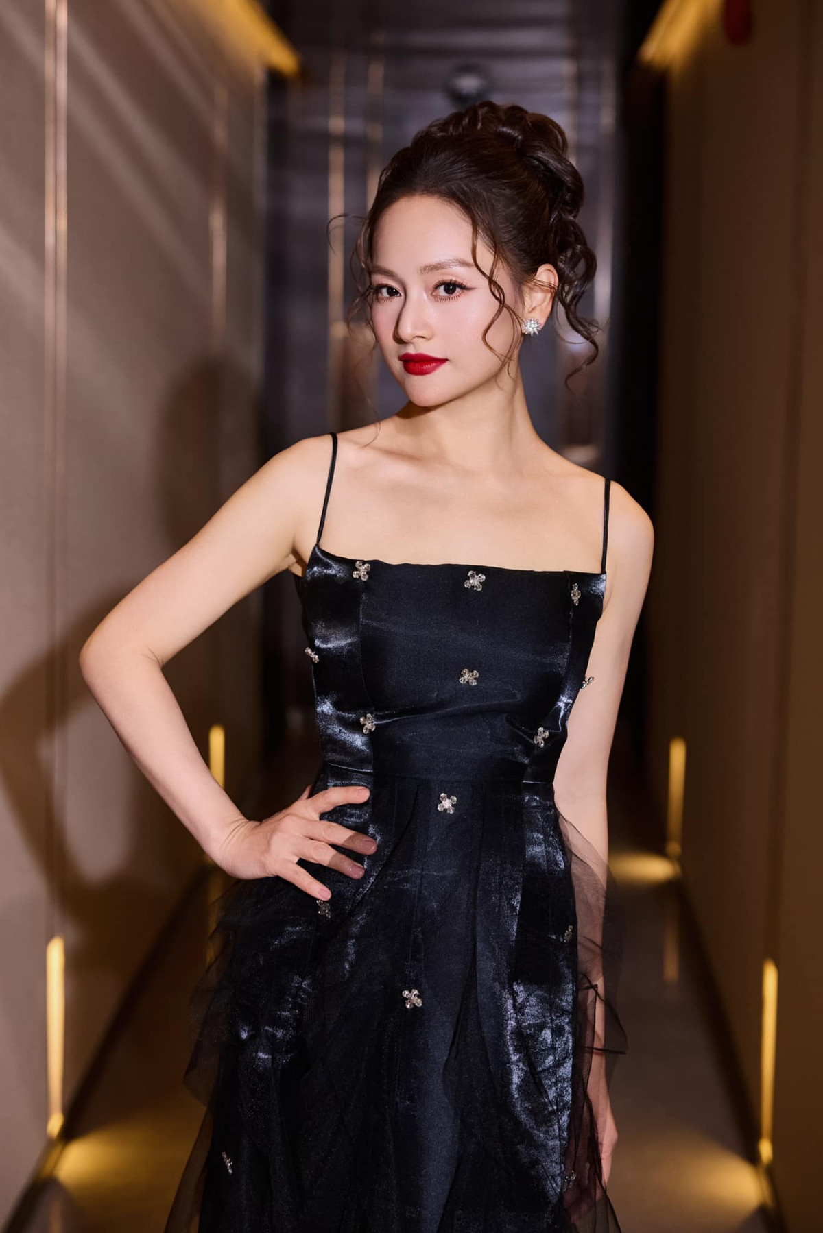 Đi sự kiện, Lan Phương tự tin diện váy hai dây mảnh, thân hình cô thon gọn, săn chắc. Ảnh: FB Lan Phuong Nguyen