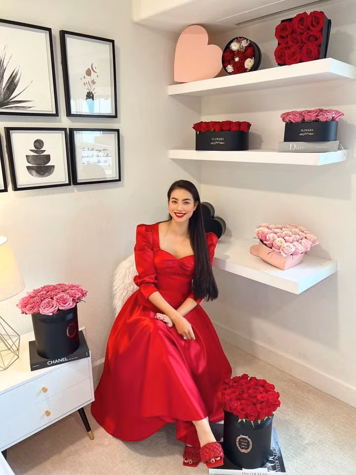 Dù lên đồ cầu kỳ hay đơn giản, Phạm Hương được nhiều bạn bè, khán giả khen trông đằm thắm, mix match đẹp mắt. Ảnh: FB Hoa Hậu Phạm Hương