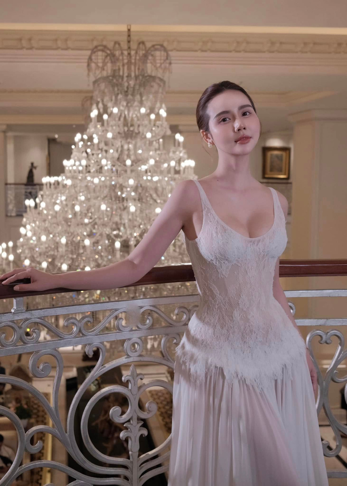  Tin tức sao Việt 28/3: Huyền Lizzie lên đồ quyến rũ, khoe thềm ngực căng tràn. Ảnh: FB Phan Minh Huyền