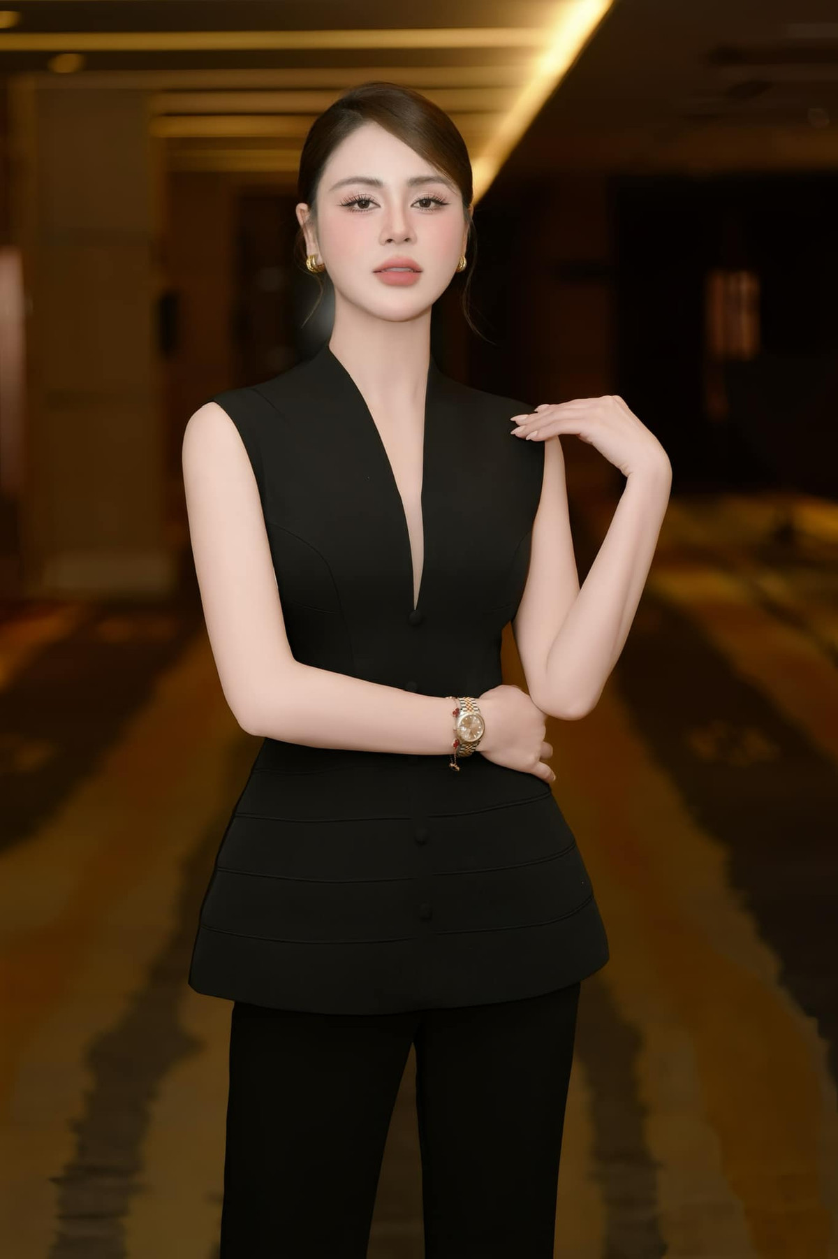 "Ngoài đời em đẹp một kiểu. Trên mạng em đẹp một kiểu khác!", diễn viên Lương Thu Trang tự nhận xét về vẻ đẹp bản thân. Ảnh: FB Lương Thu Trang