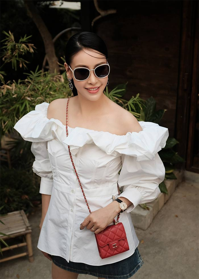 Phong cách thời trang cũng là yếu tố giúp Hà Kiều Anh luôn trẻ đẹp hơn so với tuổi. (Ảnh: FB Hà Kiều Anh)