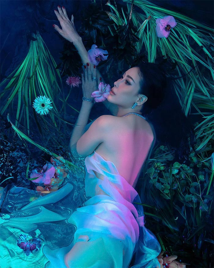 Ngoài chăm sóc cho chồng con, Hà Kiều Anh còn bận rộn với công việc kinh doanh ở thẩm mỹ viện của mình. (Ảnh: FB Hà Kiều Anh)