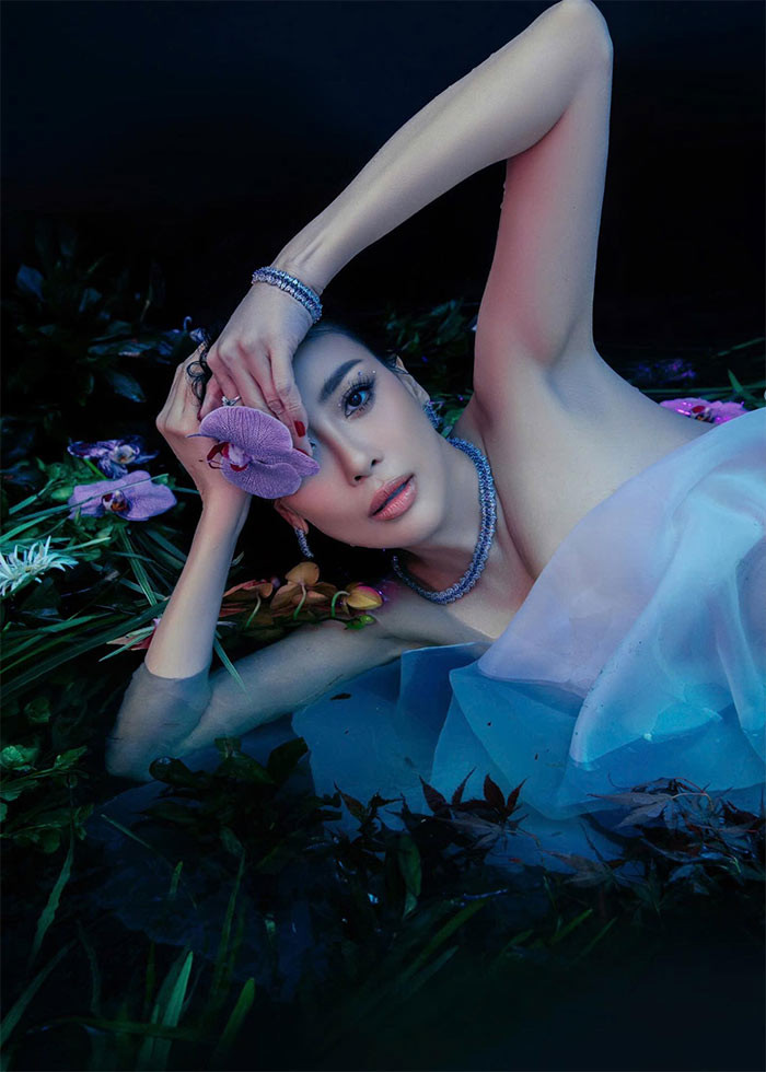 Hà Kiều Anh nửa kín nửa hở khoe body vạn người mê Ha Kieu Anh nua kin nua ho khoe body van nguoi me