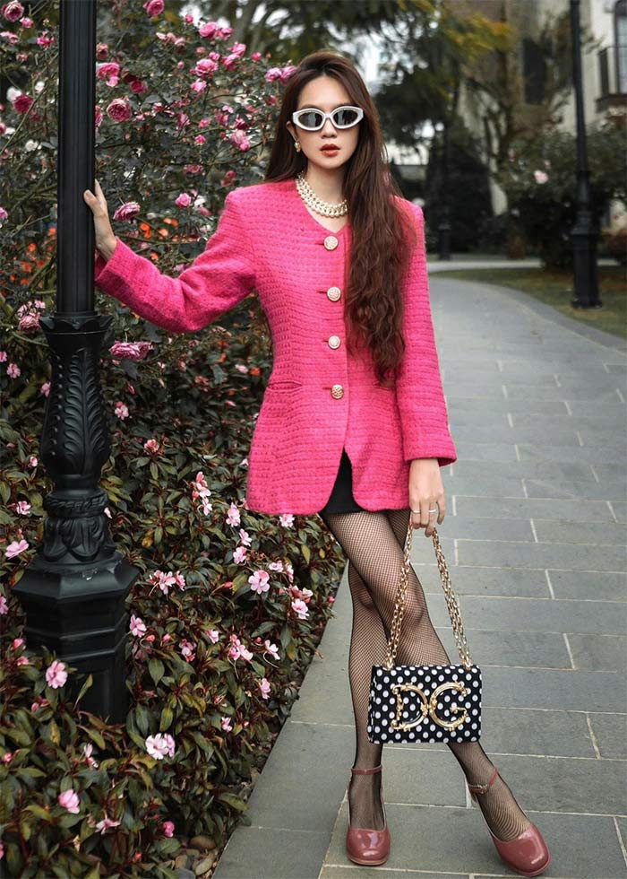 Phong cách thời trang cũng khiến vợ Lý Hải ngày càng thần thái, quyến rũ. (Ảnh: FB Lý Hải Minh Hà)