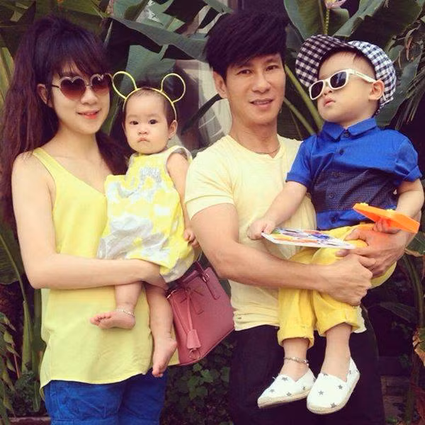 So với thời kỳ cách đây hơn 10 năm trước, khi Minh Hà mới có hai nhóc tì, thì hiện tại cô vẫn trẻ trung như vậy và còn ngày càng xinh đẹp hơn. (Ảnh: FB Lý Hải Minh Hà)