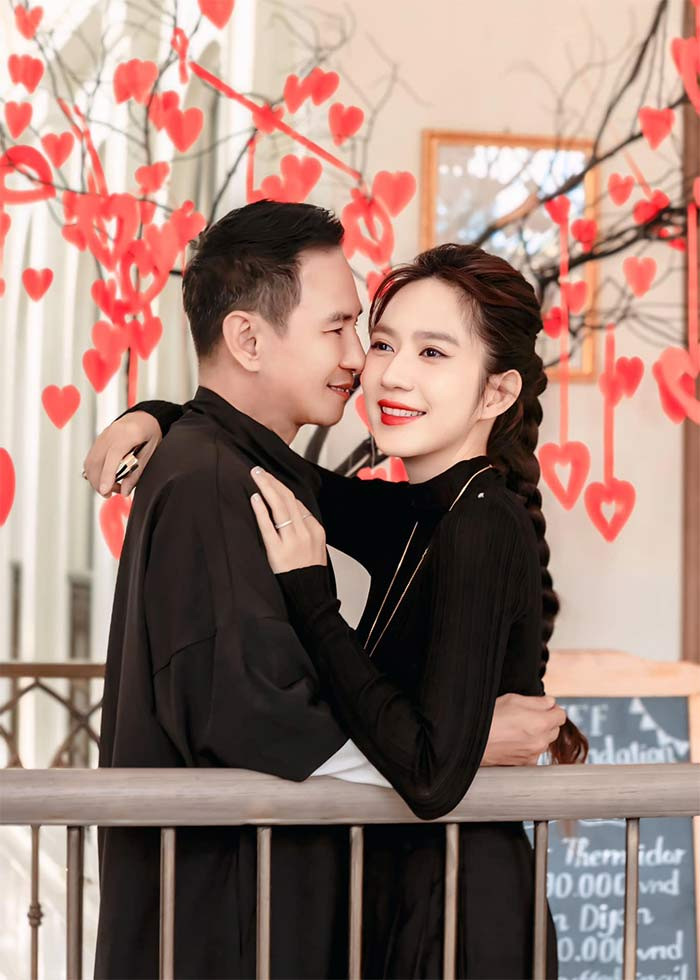 Sau 15 năm kết hôn, vợ chồng Lý Hải vẫn tình tứ như thuở mới yêu. (Ảnh: FB Lý Hải Minh Hà)