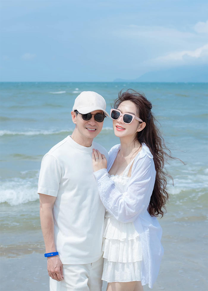 Lý Hải được cho là rất may mắn khi cưới được hot girl trường Luật kém anh 17 tuổi, xinh đẹp, đảm đang. (Ảnh: FB Lý Hải Minh Hà)