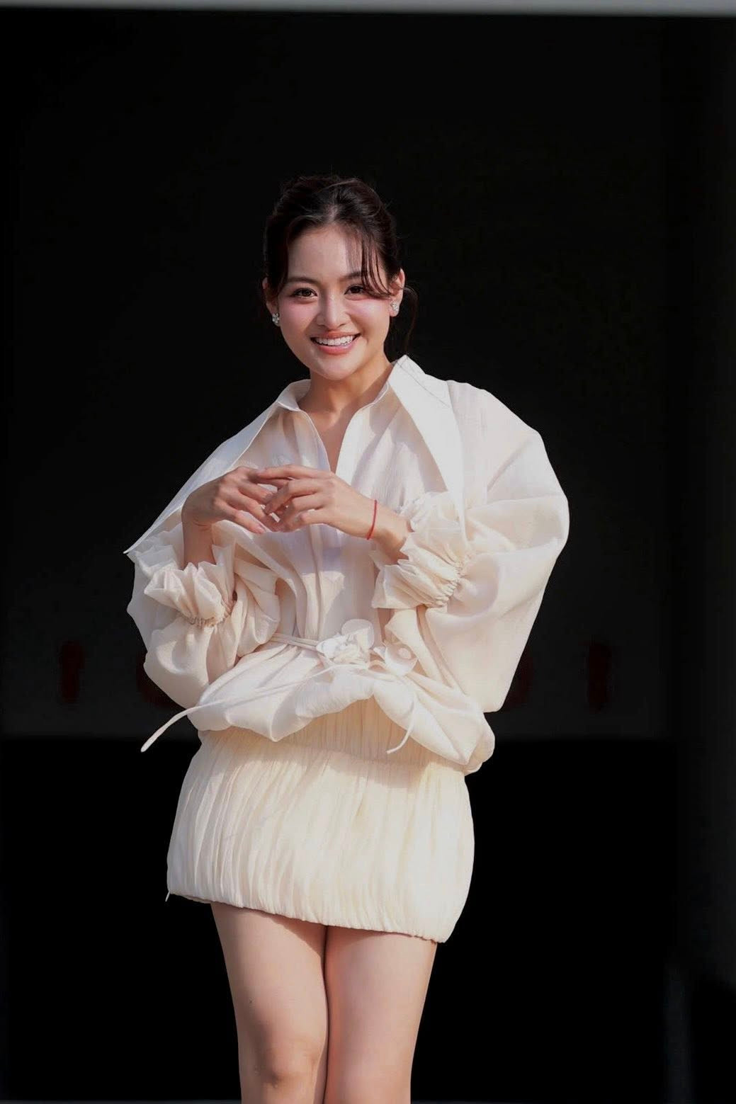 Diễn viên Thuỳ Anh khoe đôi chân dài nuột nà. Ảnh: FB Thuỳ Anh