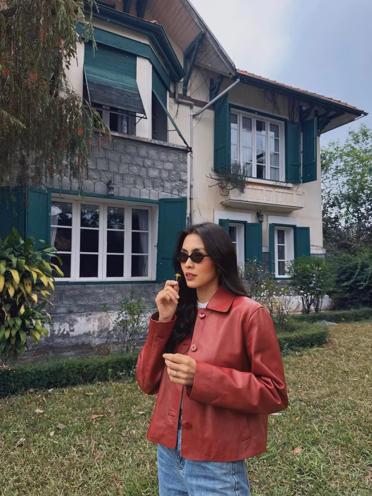 Cô thường lựa chọn những bộ trang phục đơn giản, nhã nhặn, phù hợp với hình ảnh "ngọc nữ" mà mình xây dựng. Ảnh: FB Tang Thanh Ha