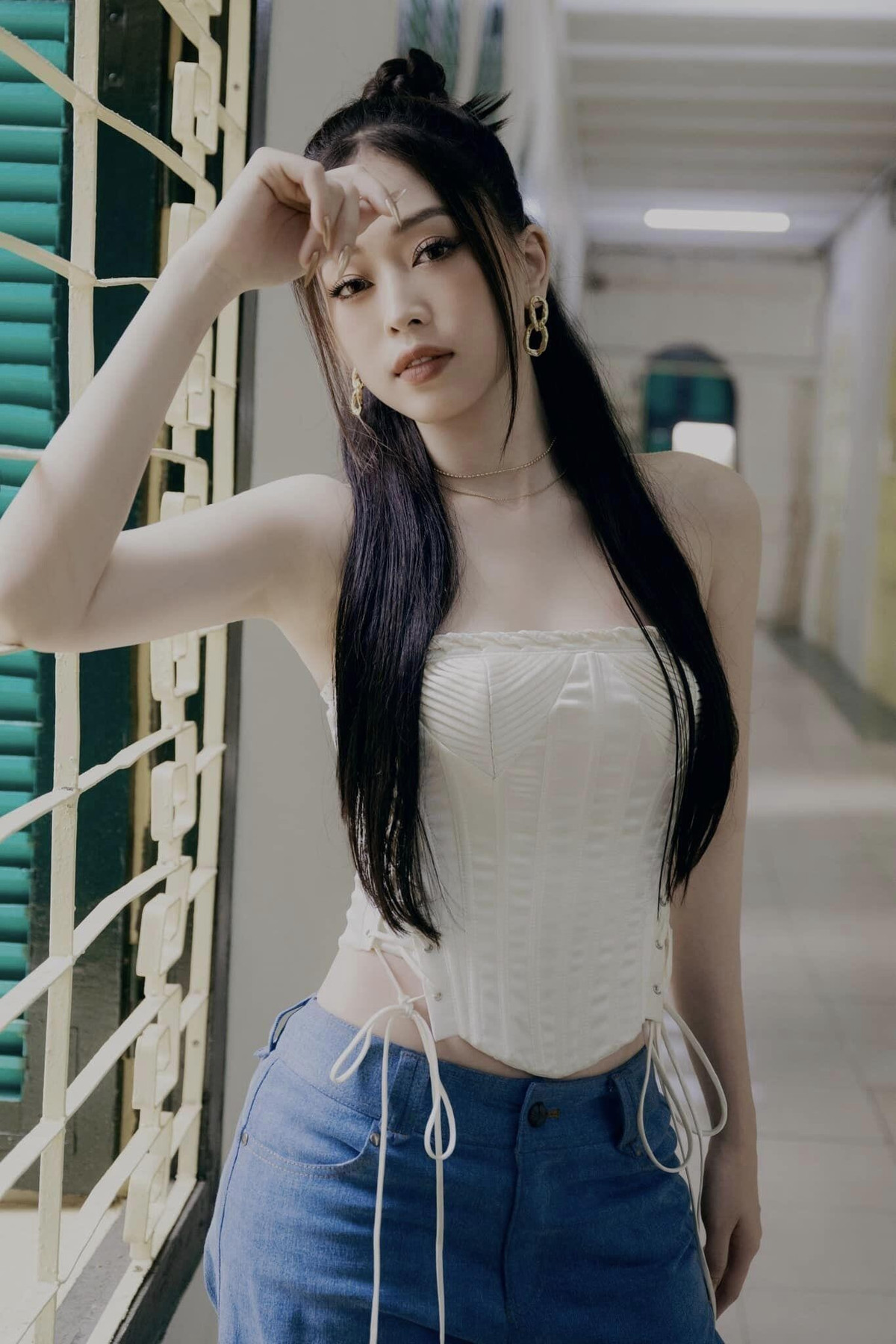 Mặc dù công việc này chỉ kéo dài hơn 1 năm nhưng Á hậu Phương Nga đã để lại những ấn tượng đẹp với khán giả thông qua lối dẫn duyên dáng, hài hước cùng ngoại hình xinh đẹp, tỏa sáng đầy chuẩn mực. Ảnh: FB Bùi Phương Nga