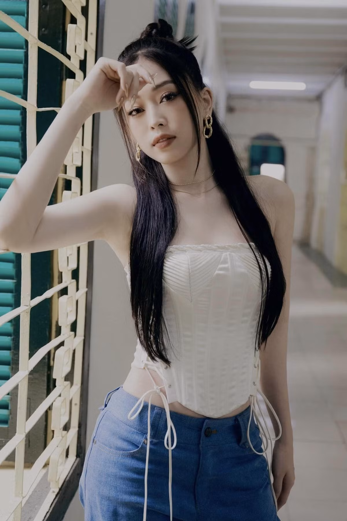 Mặc dù công việc này chỉ kéo dài hơn 1 năm nhưng Á hậu Phương Nga đã để lại những ấn tượng đẹp với khán giả thông qua lối dẫn duyên dáng, hài hước cùng ngoại hình xinh đẹp, tỏa sáng đầy chuẩn mực. Ảnh: FB Bùi Phương Nga