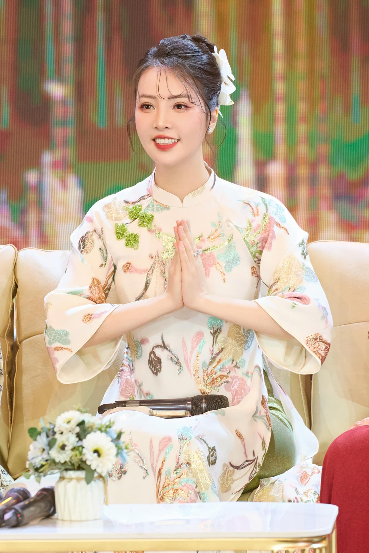 Thuỵ Vân được khán giả yêu mến bởi gương mặt khả ái, phong cách thanh lịch và lối dẫn chuyên nghiệp. Ảnh: FB Nguyễn Thuỵ Vân