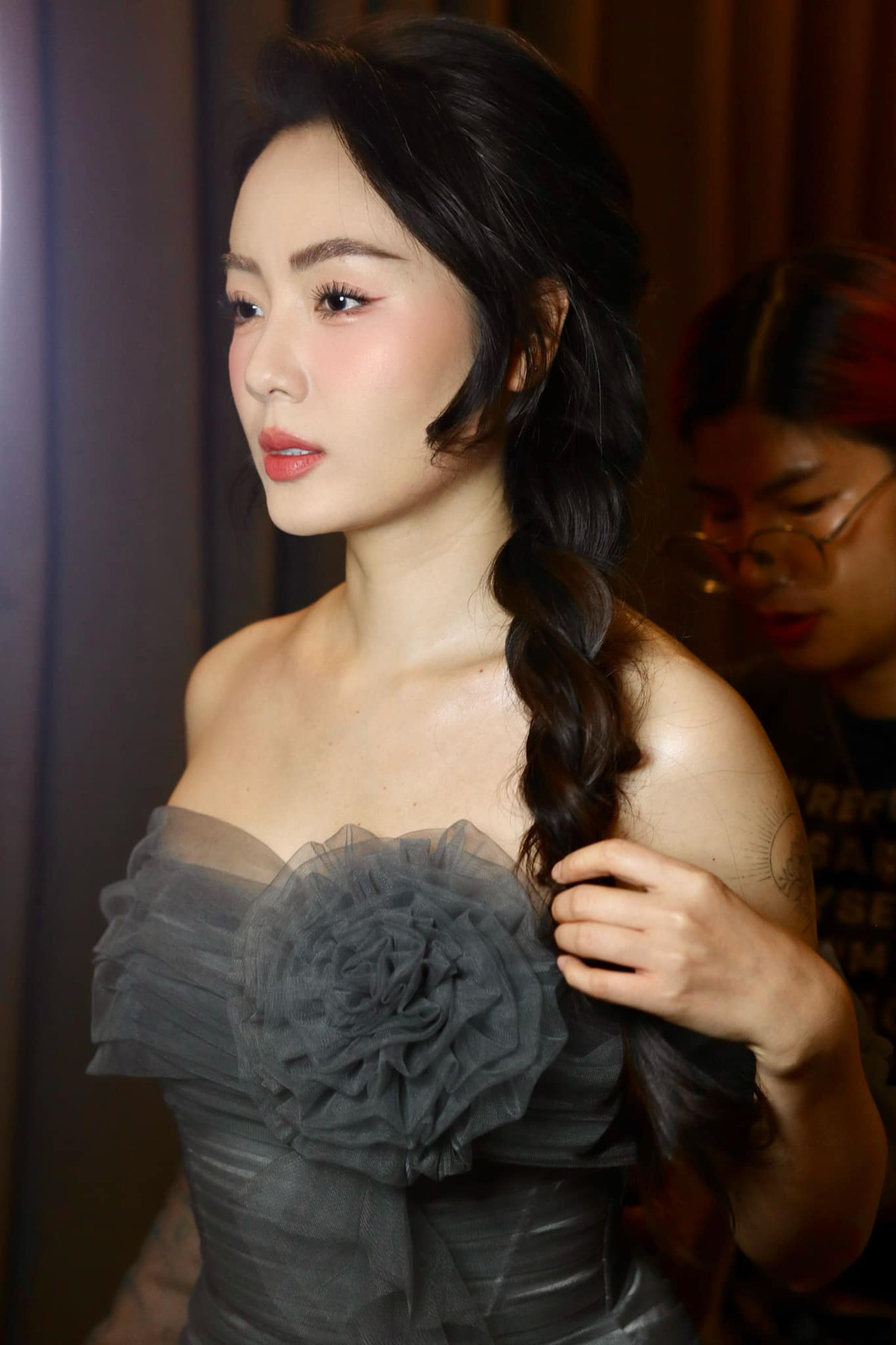 Phương Linh yêu thích những chiếc váy liền thân, dáng xòe, chất liệu ren, lụa... với gam màu pastel nhẹ nhàng hoặc những gam màu trung tính thanh lịch. Ảnh: FB Phương Linh Trần