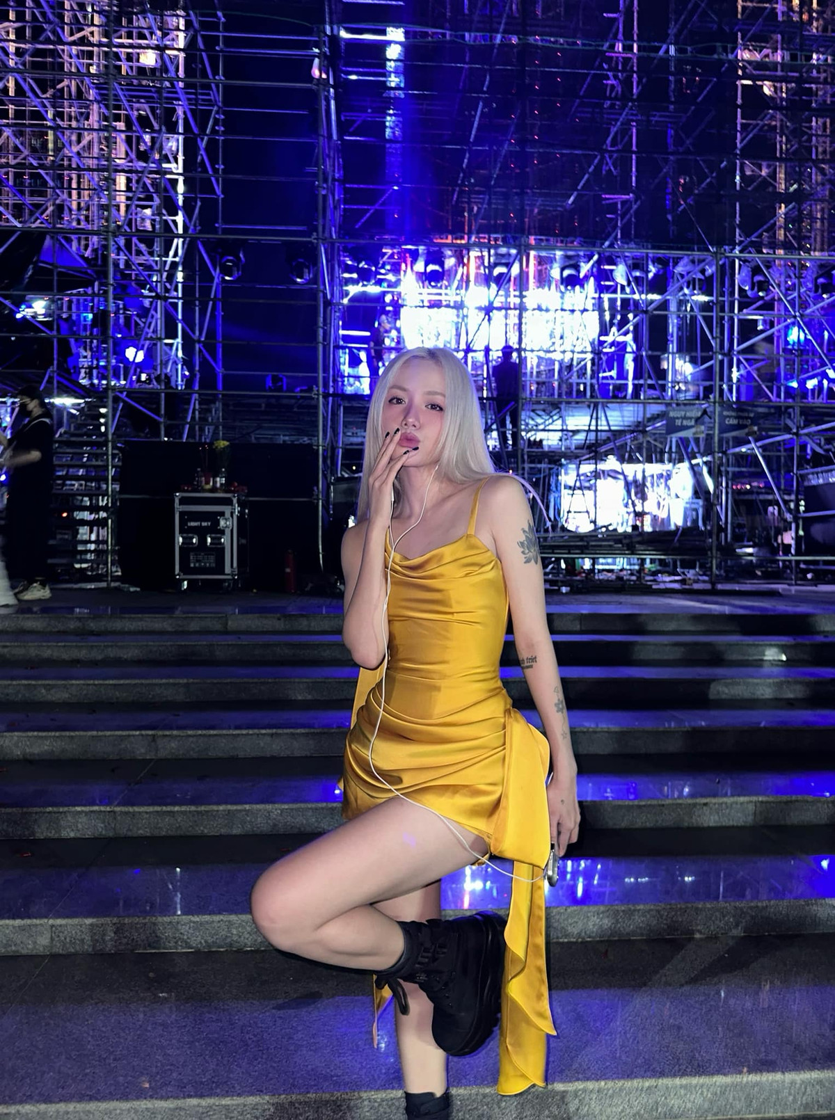 Nữ ca sĩ được đánh giá có gương mặt trẻ trung hơn nhiều so với tuổi thật. Ở tuổi 34, cô vẫn khiến dân mạng ngưỡng mộ vì sắc vóc nóng bỏng, nhan sắc ngày càng thăng hạng. Ảnh: FB Phương Ly