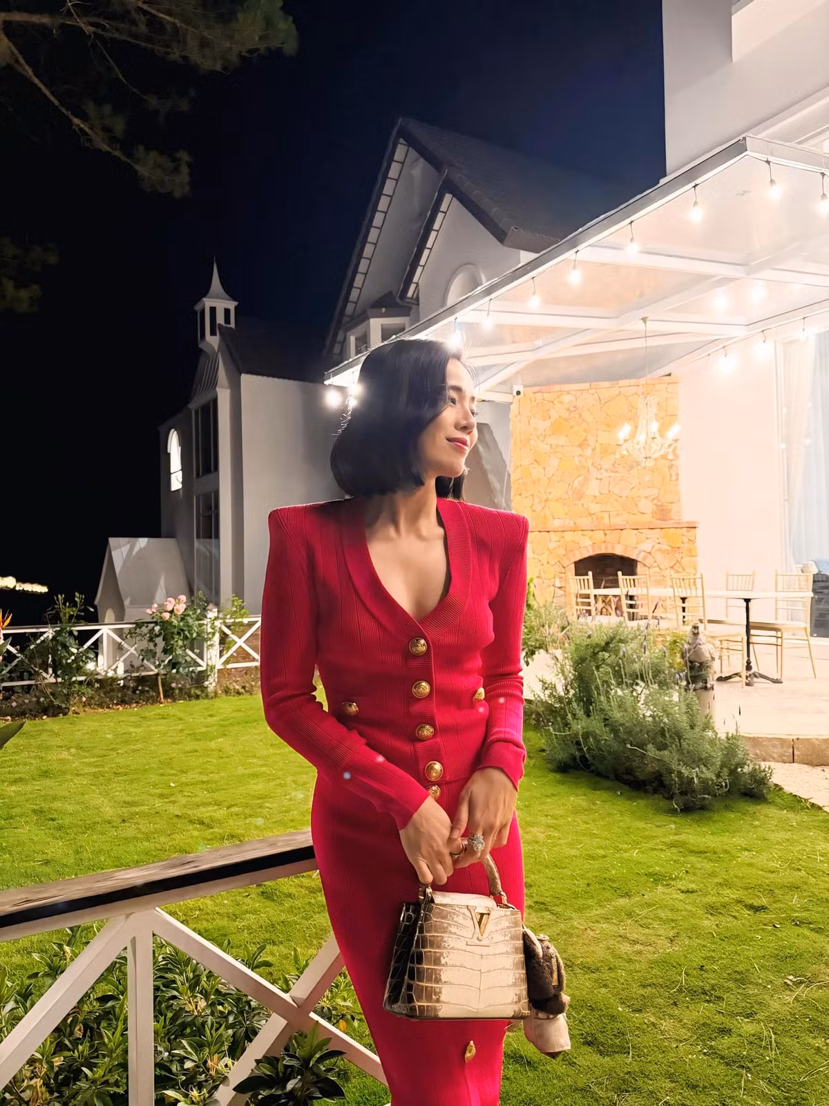  Lệ Quyên là tín đồ thời trang hàng hiệu cao cấp. Ảnh: FB Lệ Quyên