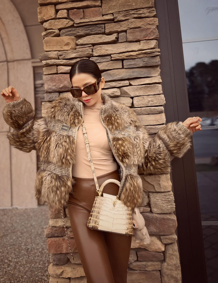 Ca sĩ Lệ Quyên đã chi hơn 630 triệu đồng cho mẫu túi da cá sấu sông Nile quý hiếm của Louis Vuitton. Ảnh: FB Lệ Quyên