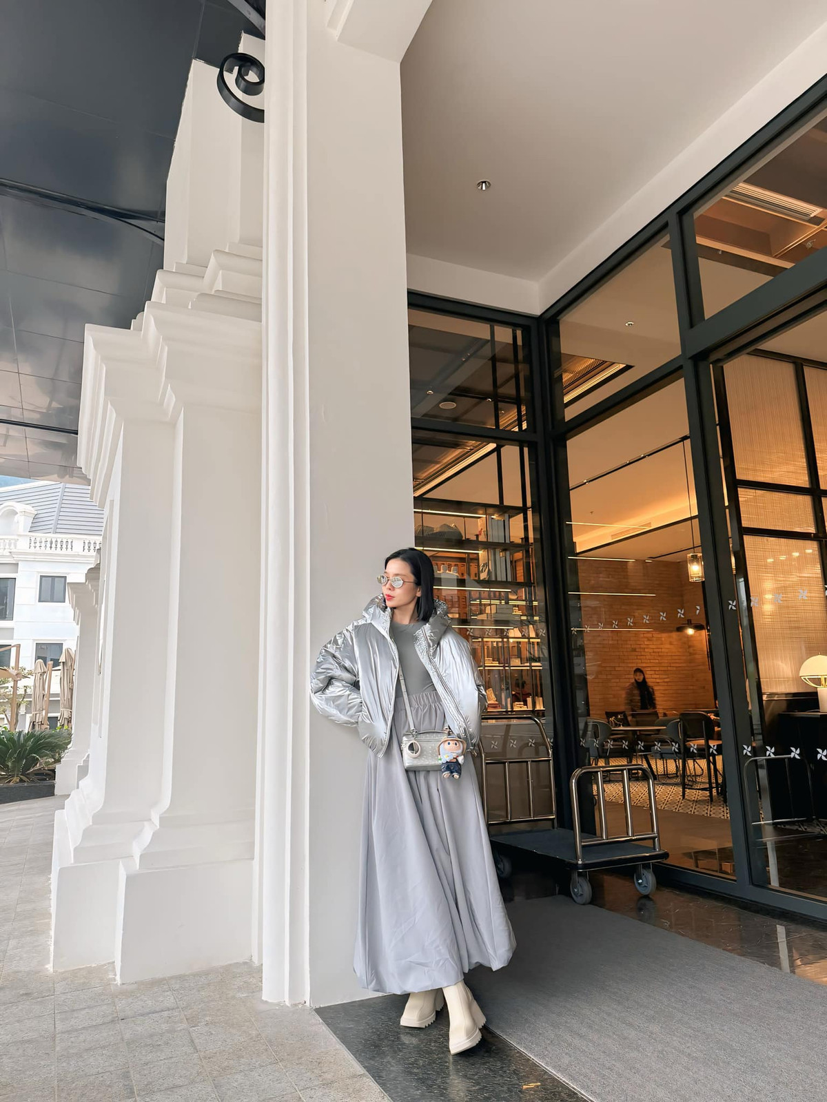 Mỗi chiếc túi đều được cô phối hợp một cách tinh tế với trang phục, tạo nên những set đồ sang trọng và đẳng cấp. Ảnh: FB Lệ Quyên