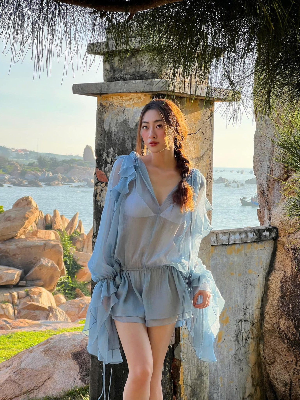 Diện váy xuyên thấu, Hoa hậu Lương Thùy Linh đốt mắt người nhìn với vẻ đẹp gợi cảm. Ảnh: FB Lương Thùy Linh