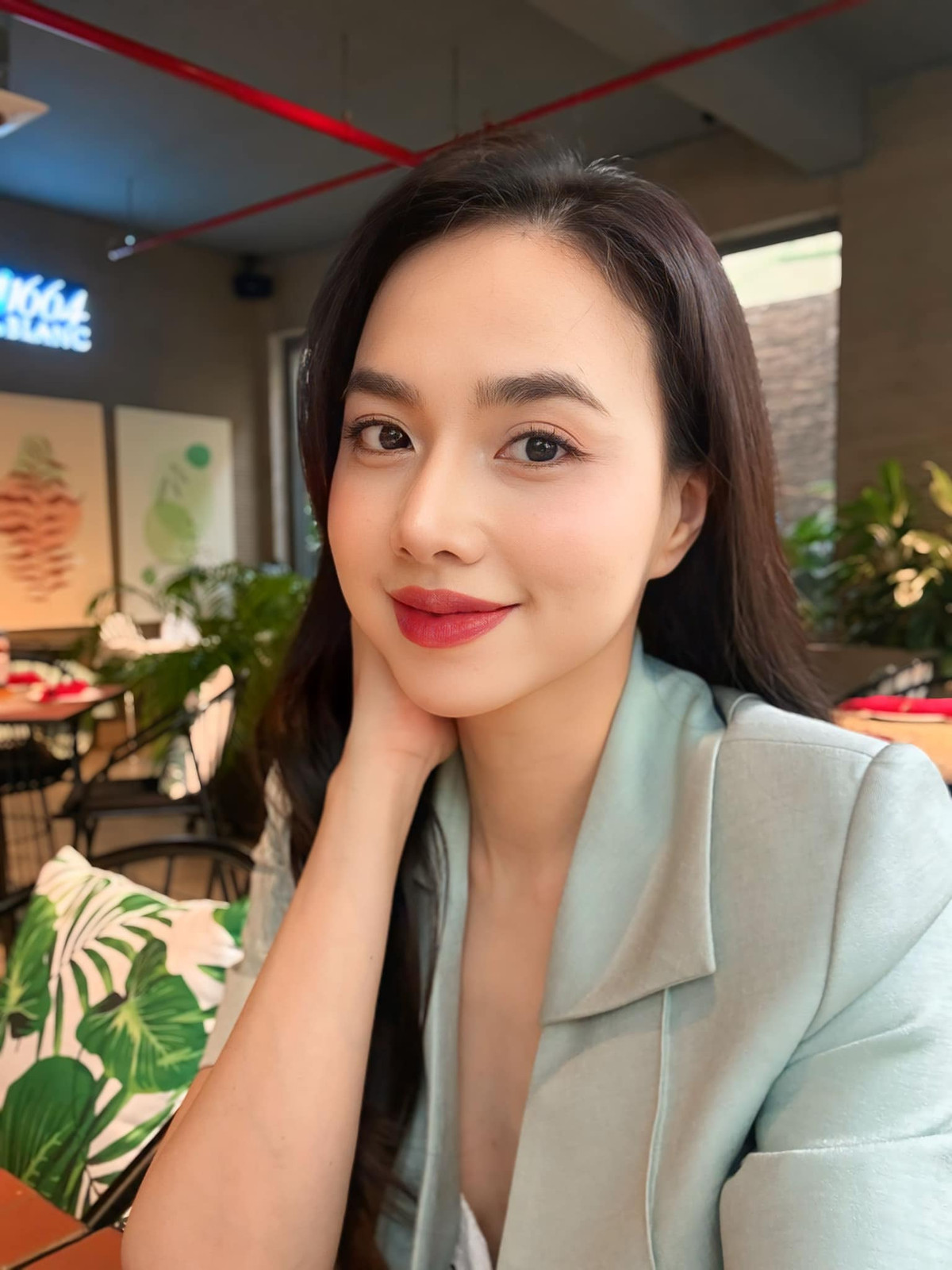 "Gương mặt bánh trôi nước vậy mà chồng còn chê gầy", Đinh Ngọc Diệp tâm sự. Ảnh: FB Dinh Ngoc Diep