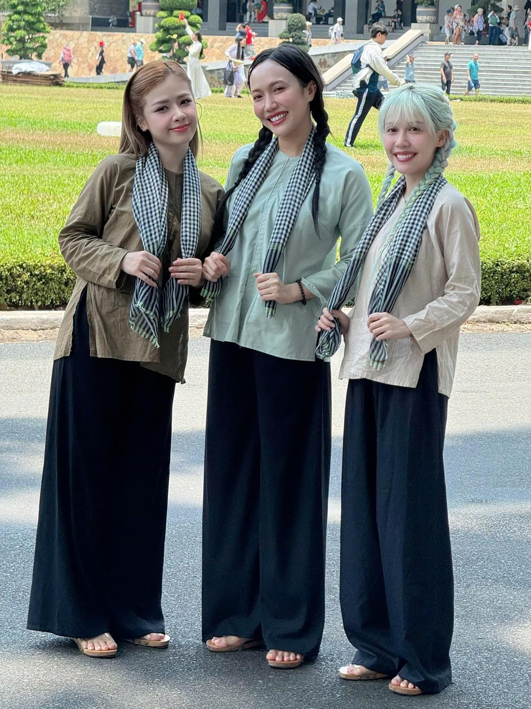 Hậu Hoàng, Dương Hoàng Yến và Diệu Nhi cùng diện trang phục áo bà ba kèm khăn rằn, khoe bộ ảnh đặc biệt. Ảnh: FB Dương Hoàng Yến