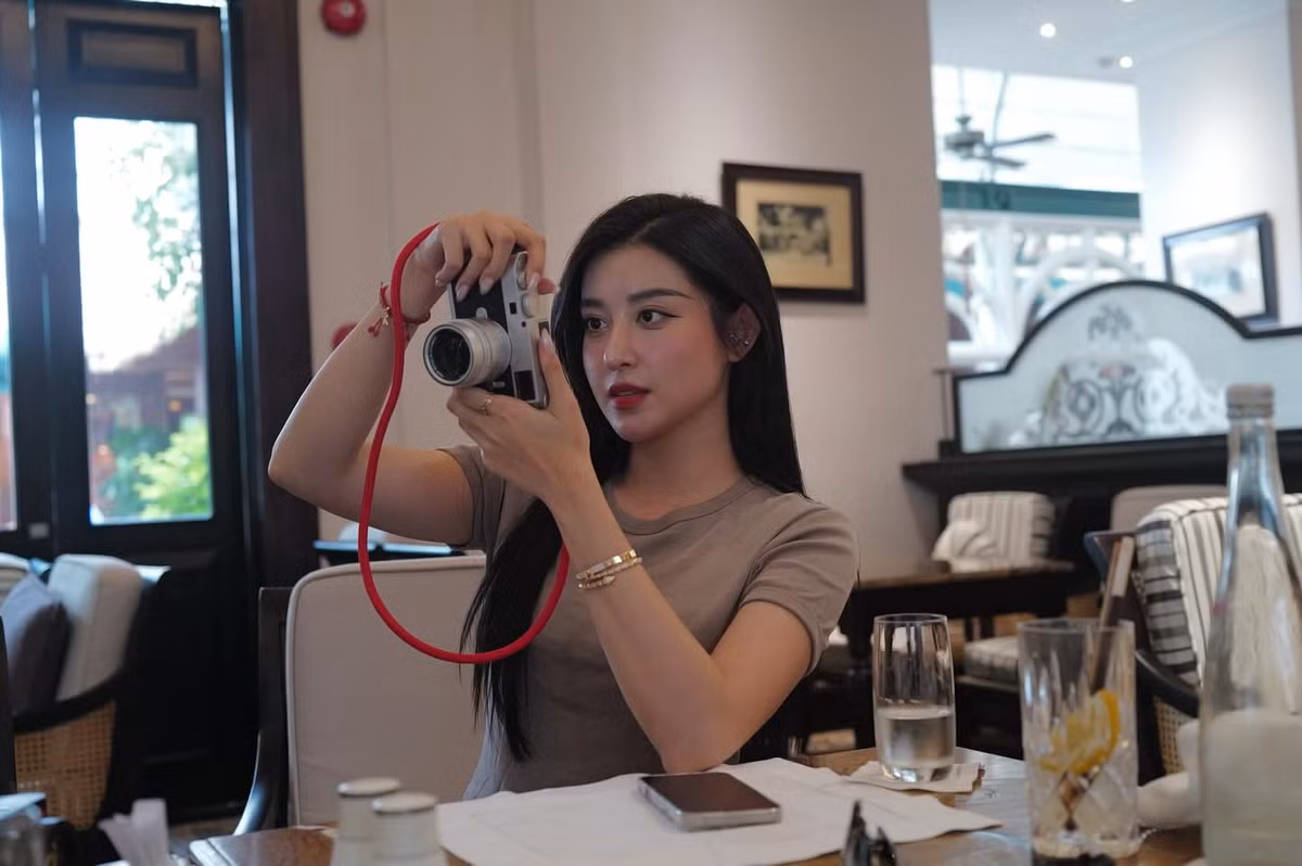 Á hậu Huyền My nói thích chụp ảnh nhưng hay bị chê khi chụp người khác. Ảnh: FB Nguyen Tran Huyen My