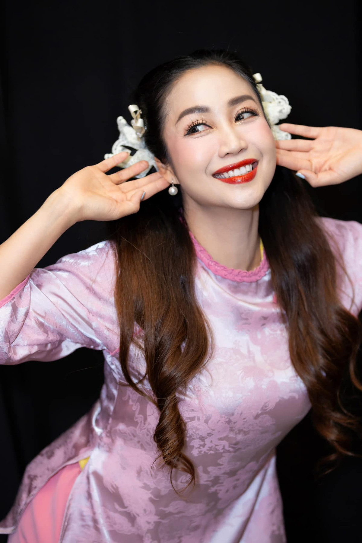 Ốc Thanh Vân tích cực trở lại sân khấu sau khi trở về quê hương. Ảnh: FB Ốc Thanh Vân