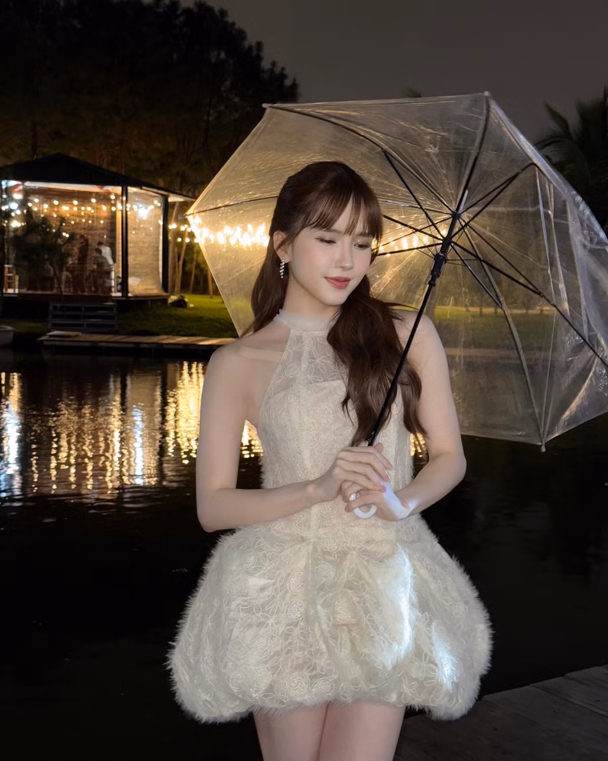 Thiều Bảo Trâm thả thính. "Nhìn thấy anh cười là lòng em xuyến xao", cô nàng ngôn tình. Ảnh: FB Thiều Bảo Trâm