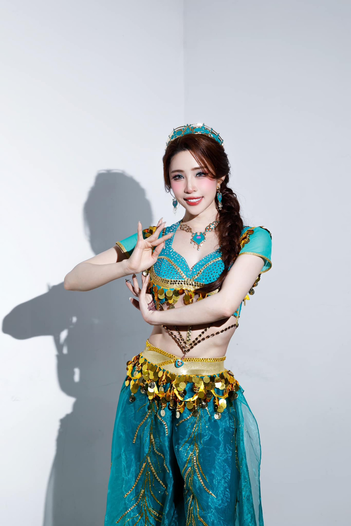 Quỳnh Nga hé lộ một số hình ảnh tại hậu trường Bước nhảy hoàn vũ với tạo hình công chúa Ba Tư trong truyền thuyết. Ảnh: FB Phạm Quỳnh Nga