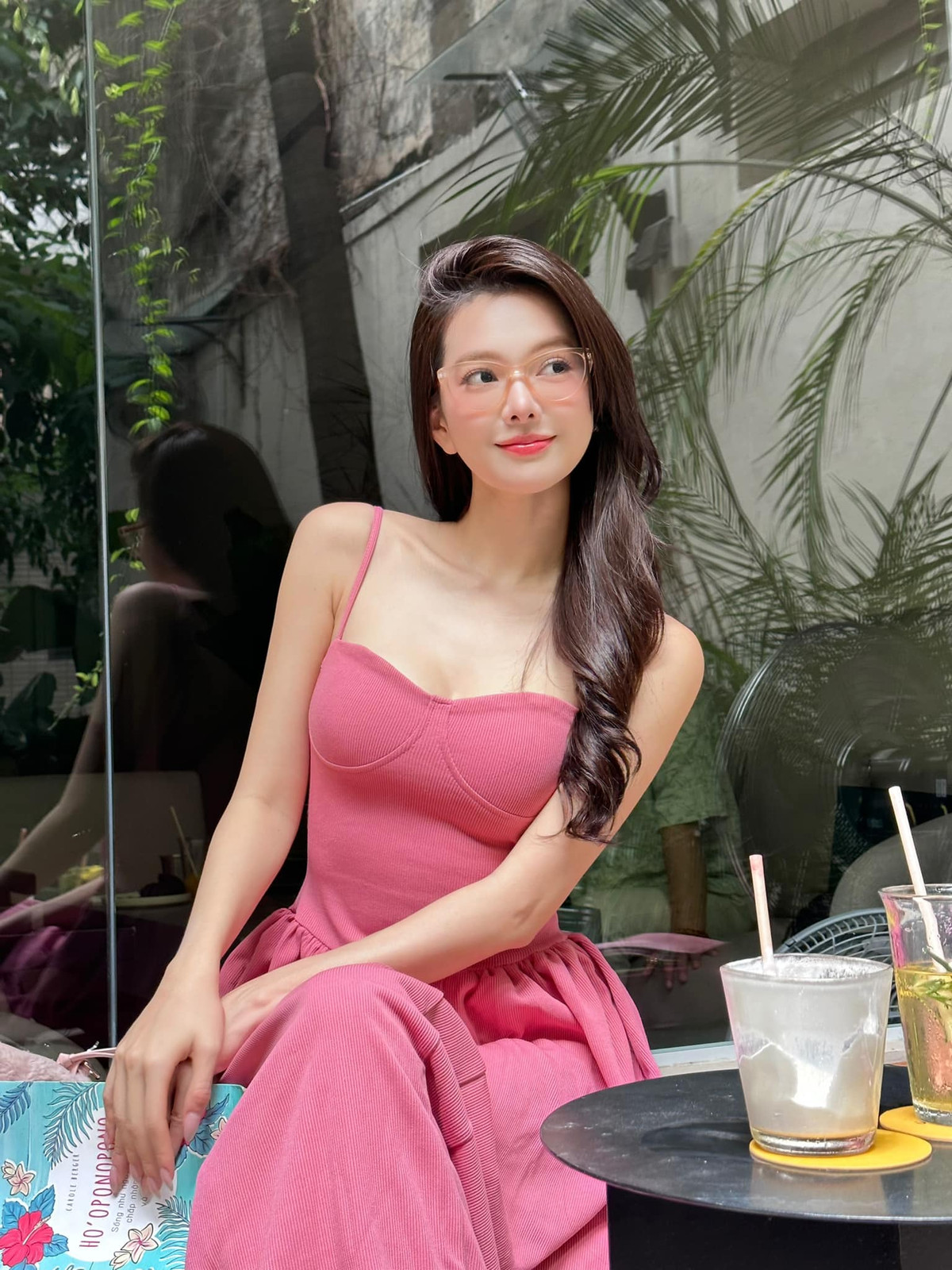 Trên trang cá nhân, Yên Đan thường xuyên chia sẻ những hình ảnh xinh đẹp, rạng rỡ của mình. Ảnh: FB Yên Đan Đỗ