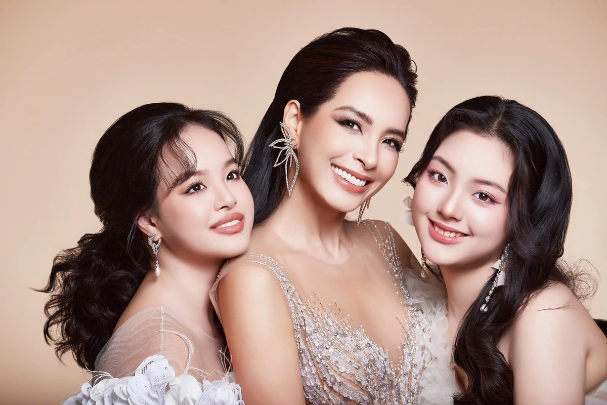 Cựu người mẫu Thuý Hạnh khoe bộ ảnh bên hai con gái. Ảnh: FB Bui Thuy Hanh