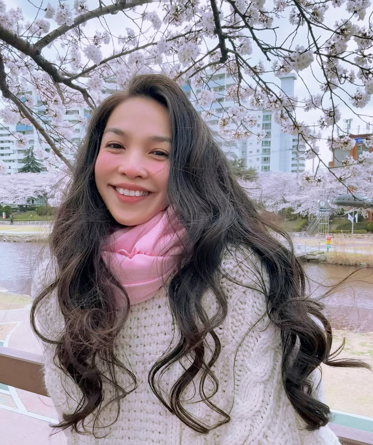 Ca sĩ Hiền Thục khoe vẻ trẻ trung với mái tóc xoăn bồng bềnh. Ảnh: FB Hien Thuc