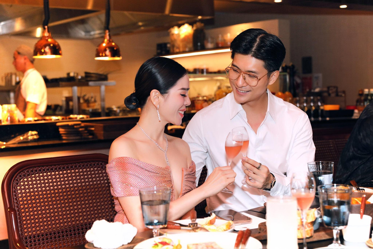 Lệ Quyên được tình trẻ tổ chức tiệc sinh nhật vô cùng lãng mạn. Ảnh: FB Lệ Quyên