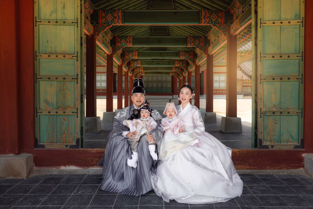  Tin tức sao Việt 5/5: Gia đình nhỏ của diễn viên Phương Oanh hoá thân nhân vật cổ trang, thực hiện bộ ảnh khi đi du lịch Hàn Quốc. Ảnh: FB Đỗ Phương Oanh