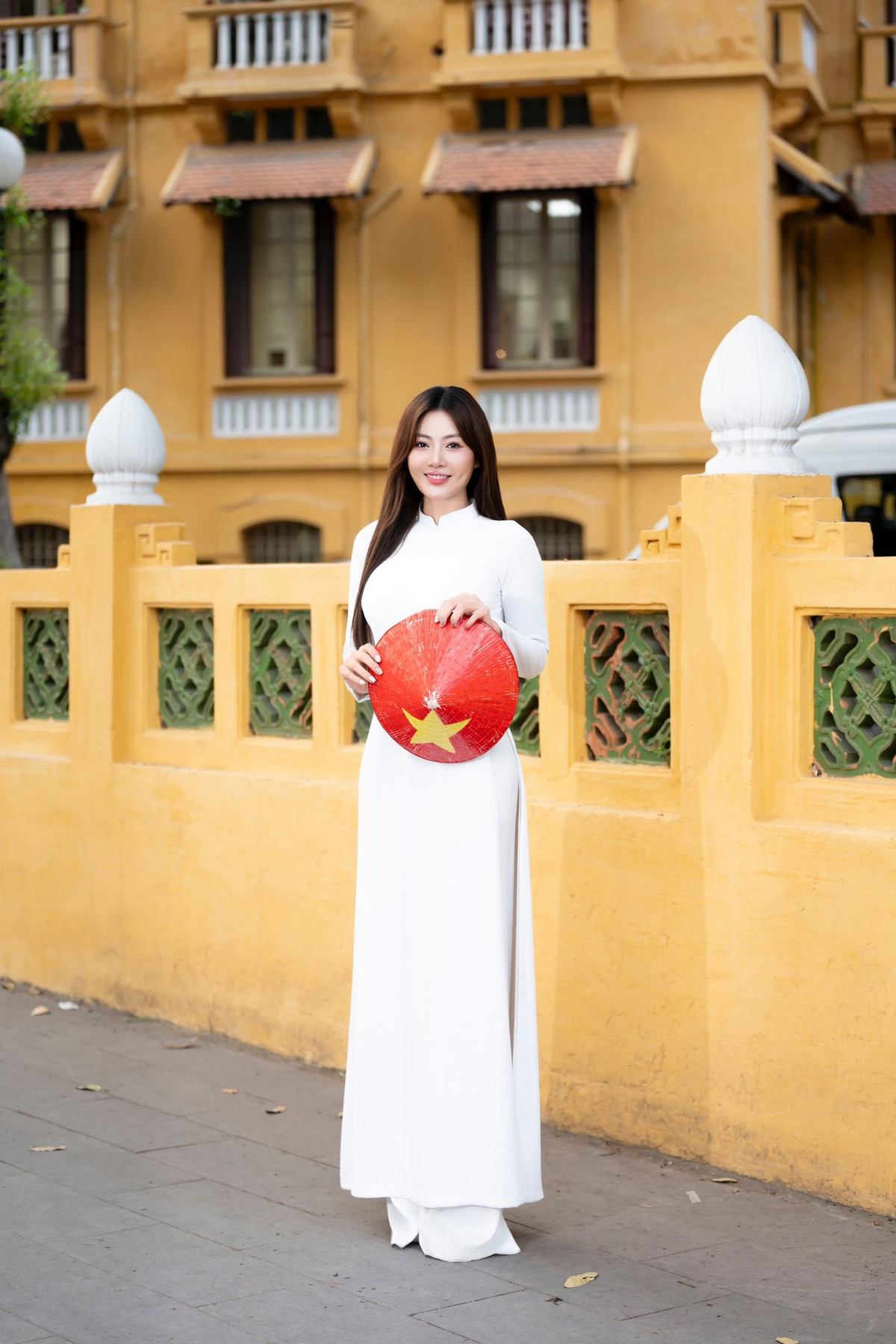 Diễn viên Thanh Hương chia sẻ bộ ảnh mặc áo dài. Ảnh: FB Nguyen Thanh Huong