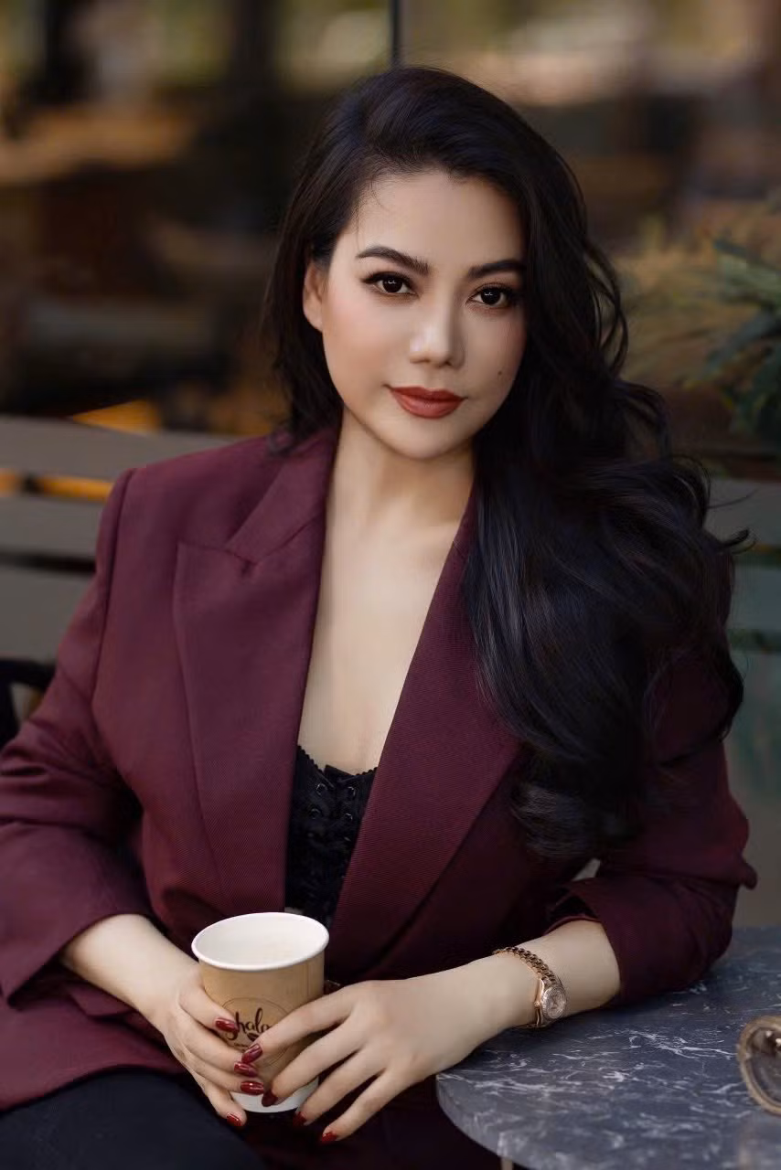 Trương Ngọc Ánh khoe nhan sắc rực rỡ ở tuổi 49. Ảnh: FB Trương Ngọc Ánh