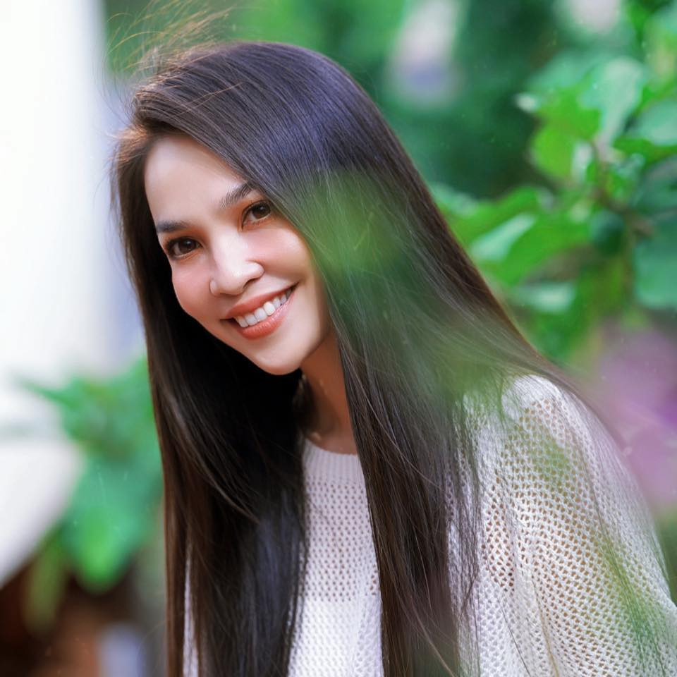 So với hiện tại, nhan sắc của cô không có nhiều thay đổi, chỉ có thêm phần mặn mà, quyến rũ theo thời gian. Ảnh: FB Hien Thuc