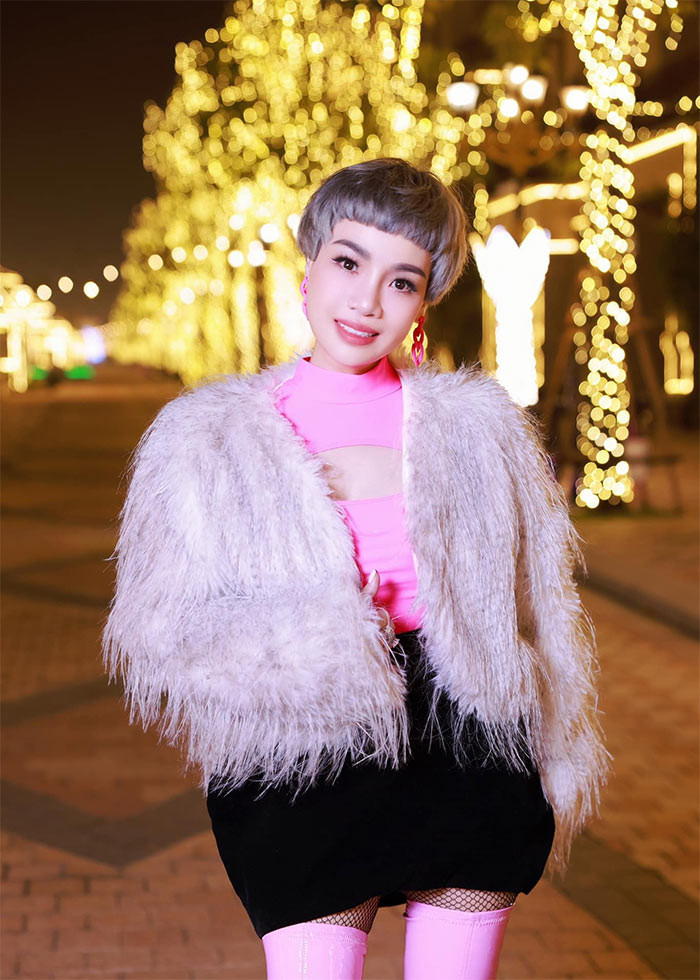 Tóc tém cùng phong cách thời trang ấn tượng, Ngọc Khuê nhận được nhiều lời khen trẻ trung và cá tính. (Ảnh: FB Ngọc Khuê)