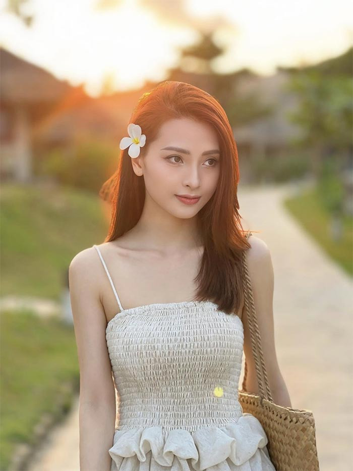 Nguyễn Huyền Trang, sinh năm 1993, là MC quen thuộc của VTV trong các chương trình như "Bữa trưa vui vẻ" và "Cuộc hẹn cuối tuần". (Ảnh: FB Nguyễn Huyền Trang)