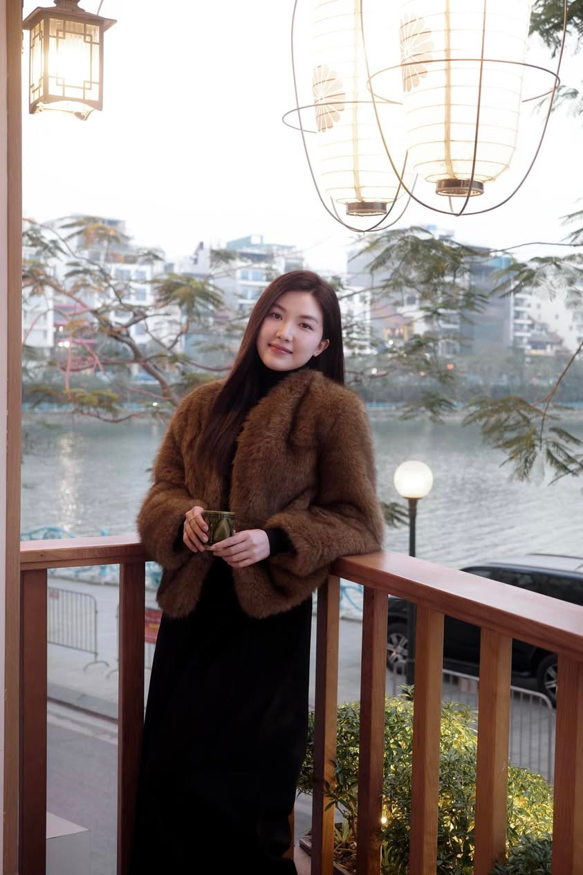 Diễn viên Lương Thanh khoe góc thưởng cà phê. Ảnh: FB Lương Thanh