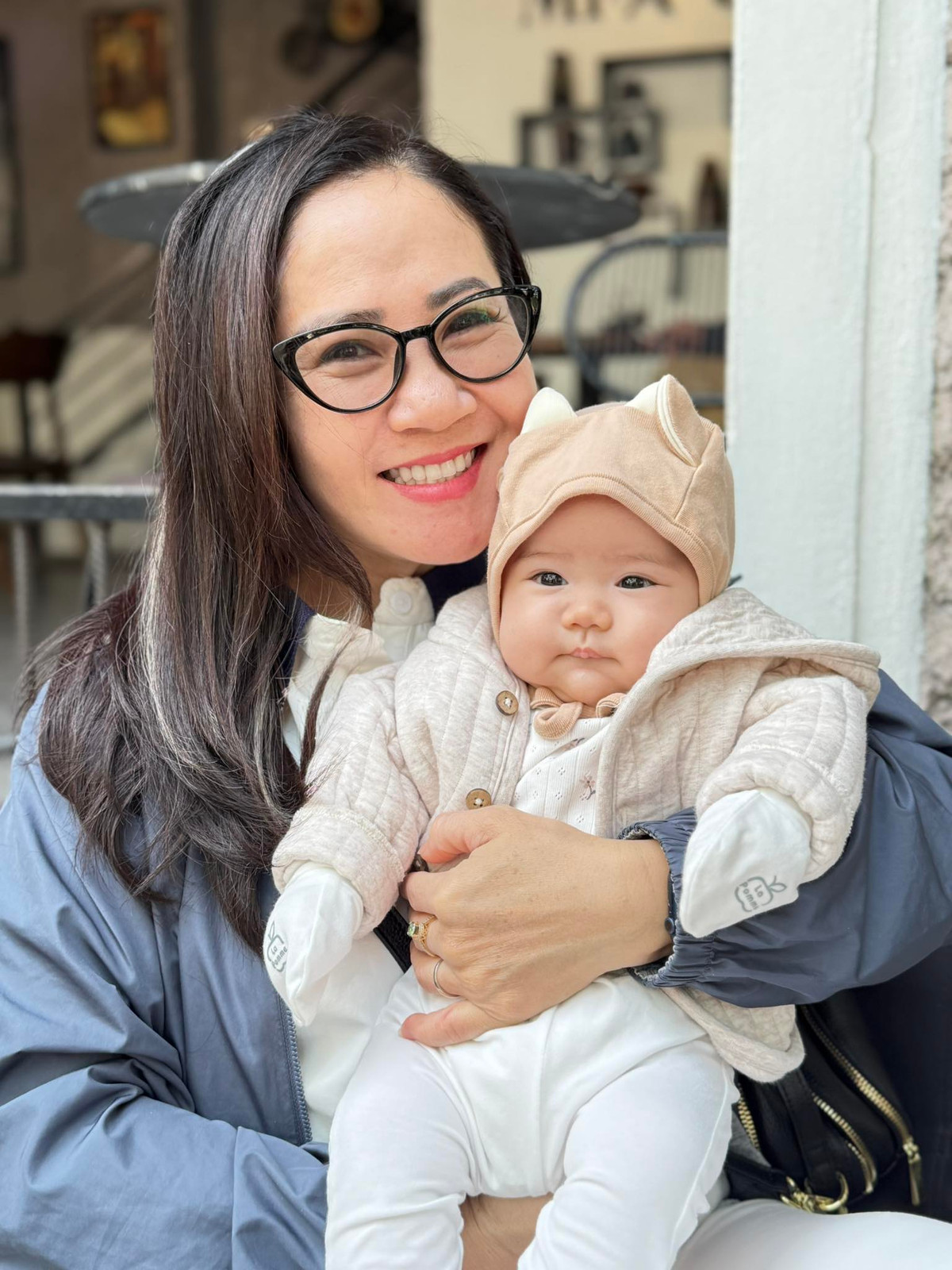 Diễn viên Nguyệt Hằng tận hưởng niềm hạnh phúc làm bà ngoại ở tuổi 51. Ảnh: FB Nguyệt Hằng Cao