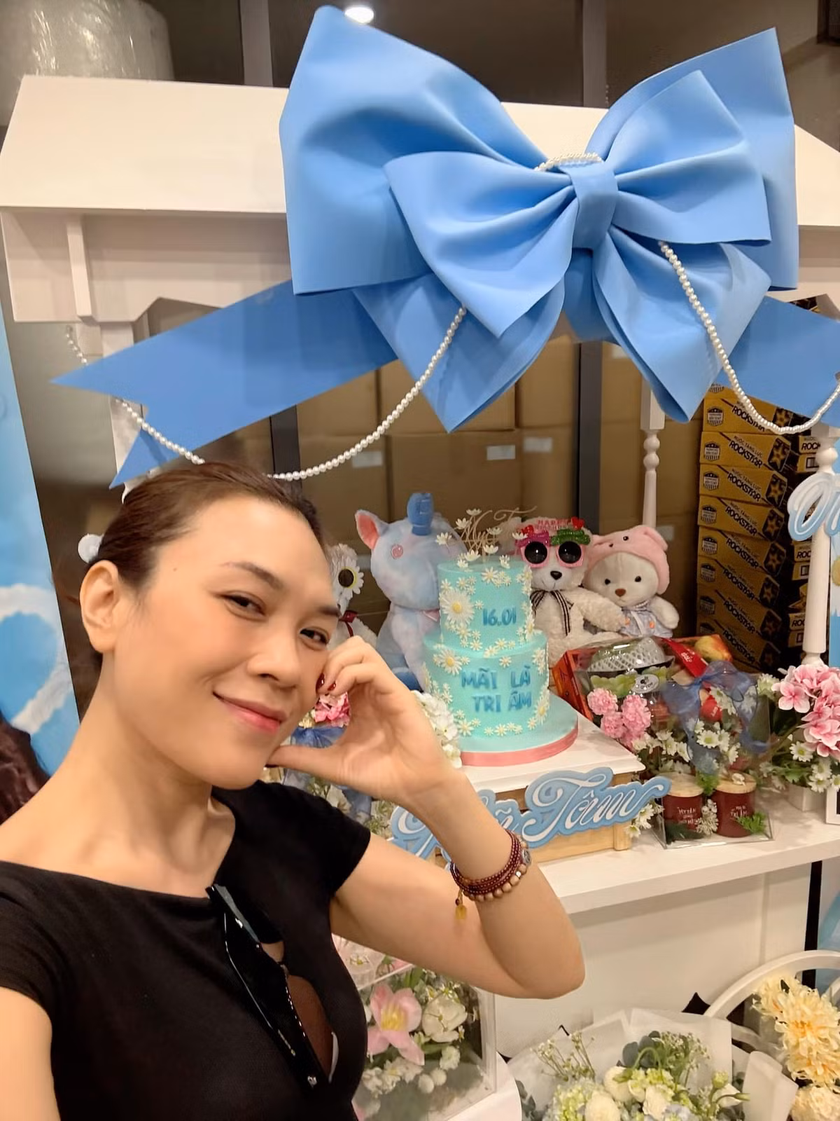 Mỹ Tâm hạnh phúc trước tình cảm của fans dành cho mình nhân dịp sinh nhật. Ảnh: FB My Tam