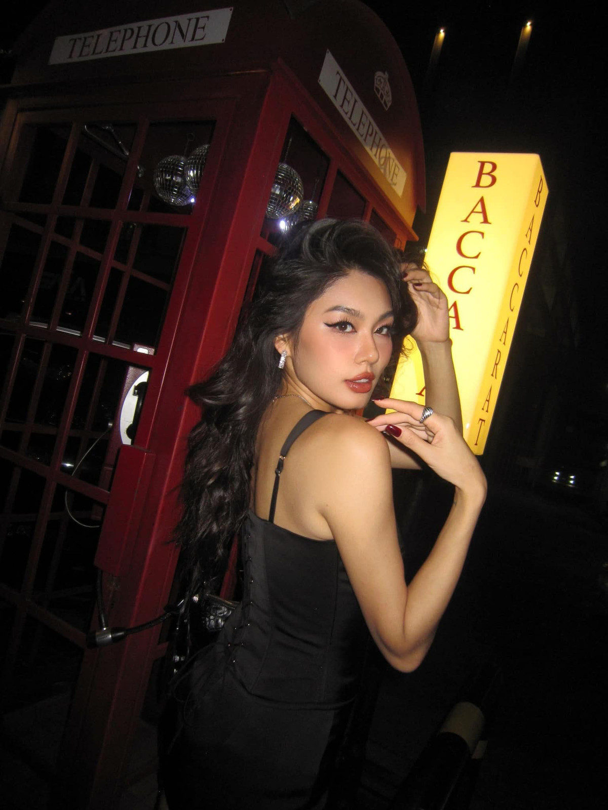 Á hậu Thảo Nhi Lê diện váy đen 2 dây gợi cảm. Ảnh: FB Thảo Nhi Lê